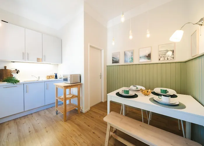 Flat By Grazrentals With Garden View & Parking Included Apartment