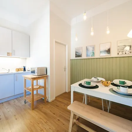 Flat By Grazrentals With Garden View & Parking Included דירה