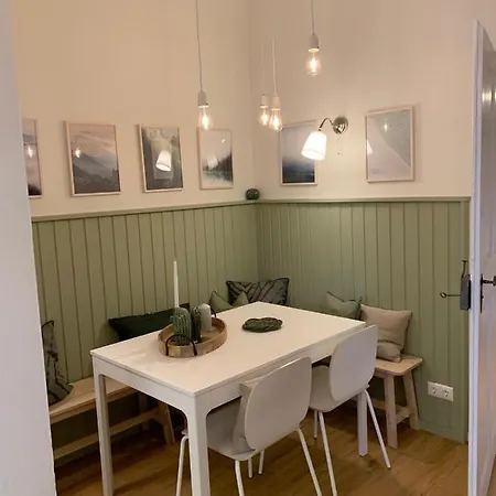 Flat By Grazrentals With Garden View & Parking Included Apartment