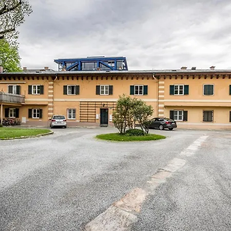 Flat By Grazrentals With Garden View & Parking Included Apartment